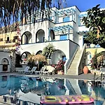 Artemis Santorini Kamári