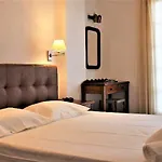 Artemis Santorini Kamári
