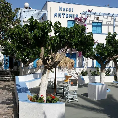 Artemis Santorini Kamári