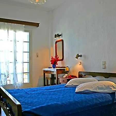 Artemis Santorini Kamári
