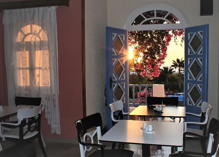 Artemis Santorini Otel Kamári